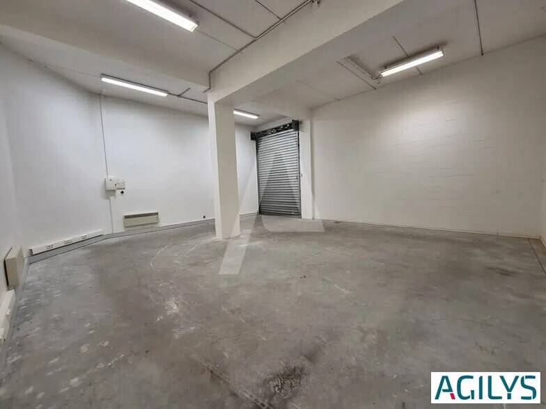 Local d’activités dans Les Ulis à louer - Photo de l’immeuble – Image 3 sur 4