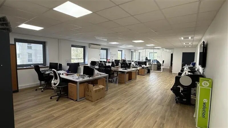Bureau dans Lognes à louer - Photo de l’immeuble – Image 2 sur 8