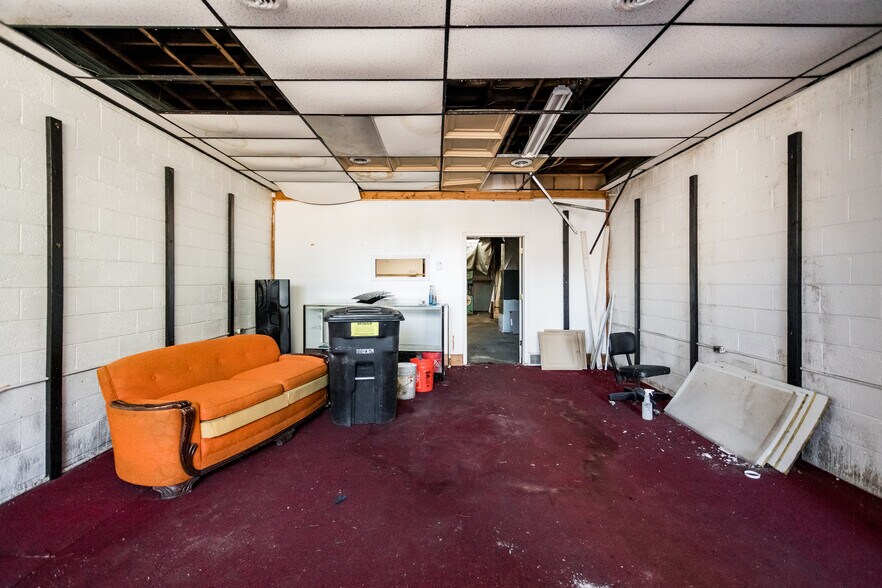 18563 Ryan Rd, Detroit, MI à vendre - Photo de l’immeuble – Image 3 sur 9