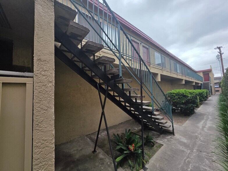 420-422 S Birch St, Santa Ana, CA à vendre - Photo de l’immeuble – Image 2 sur 21