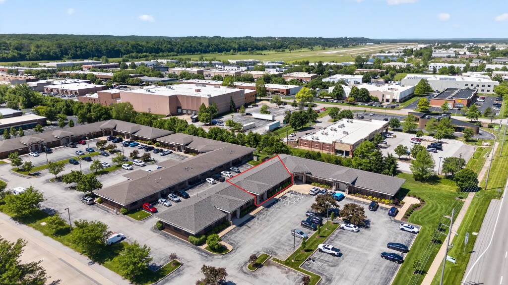 117 Chesterfield Business Pky, Chesterfield, MO à louer Photo principale– Image 1 sur 8