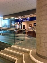 240 Sparks St, Ottawa, ON à louer Photo intérieure– Image 2 sur 2