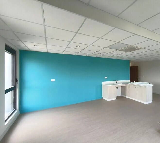 244 Rue Du Point Du Jour, Saint-Denis-lès-Bourg à louer - Photo de l’immeuble – Image 1 sur 5