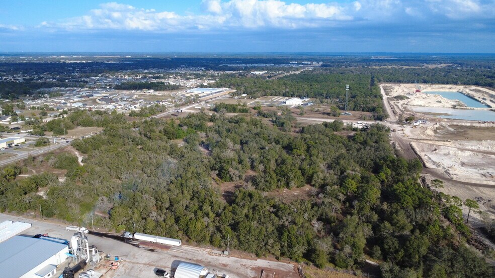 18614 County Line Rd, Spring Hill, FL à louer - Photo de l’immeuble – Image 3 sur 3