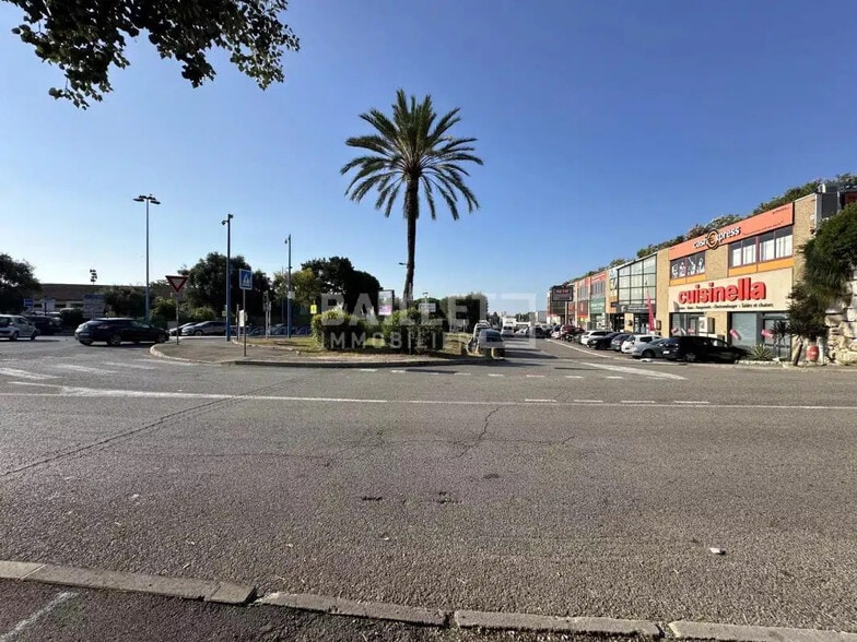 7 Route National, Villeneuve-Loubet à louer - Photo de l’immeuble – Image 2 sur 5