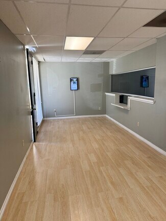 Plus de détails pour 9655 Monte Vista Ave, Montclair, CA - Bureau à louer