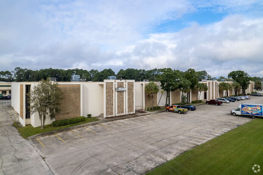 3030 Powers Ave, Jacksonville, FL à louer - Photo principale – Image 1 sur 7