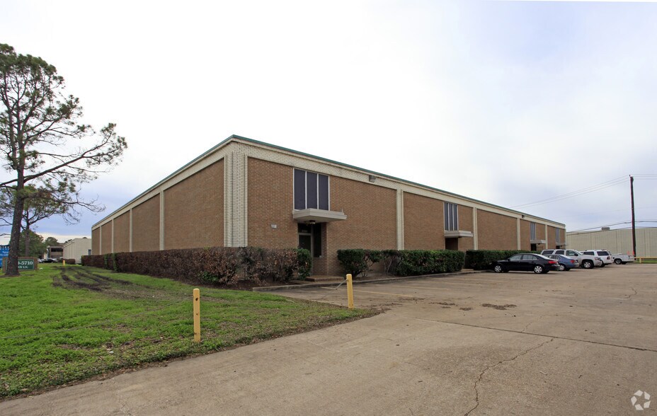 5700-5710 Savoy Ln, Houston, TX à louer - Photo de l’immeuble – Image 3 sur 9