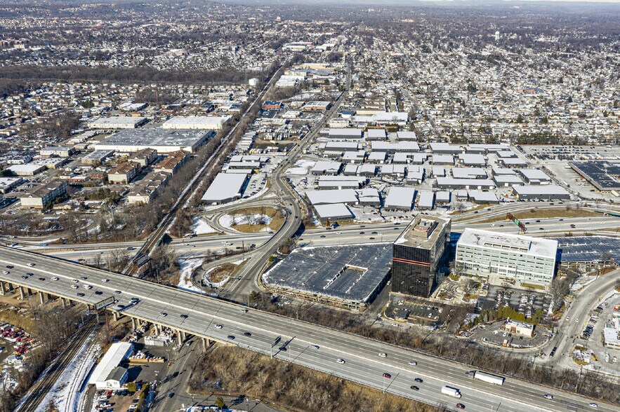 280 N Midland Ave, Saddle Brook, NJ à louer - Photo de l’immeuble – Image 2 sur 5