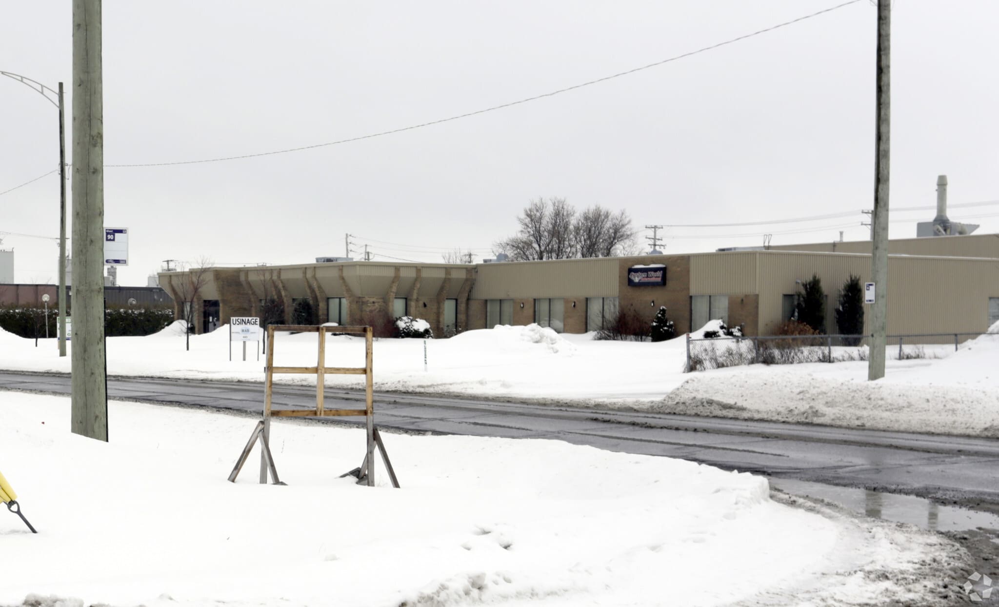 443-455 Boul Industriel, St-Eustache, QC à louer Photo principale– Image 1 sur 4