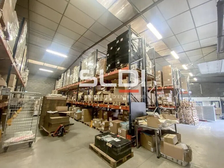 Local d’activités dans Chassieu à louer - Photo de l’immeuble – Image 2 sur 10