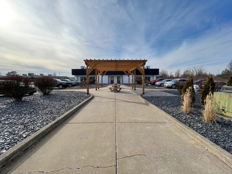 9111 Broadway St, Merrillville, IN à louer - Photo de l’immeuble – Image 3 sur 11