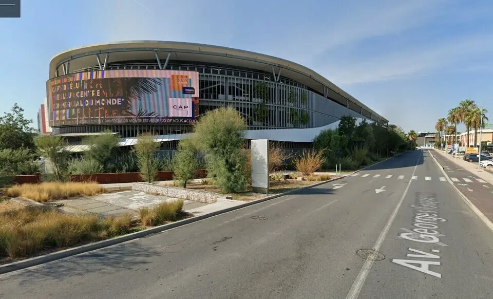 Local commercial dans Saint-Laurent-du-Var à louer Photo de l’immeuble– Image 1 sur 6