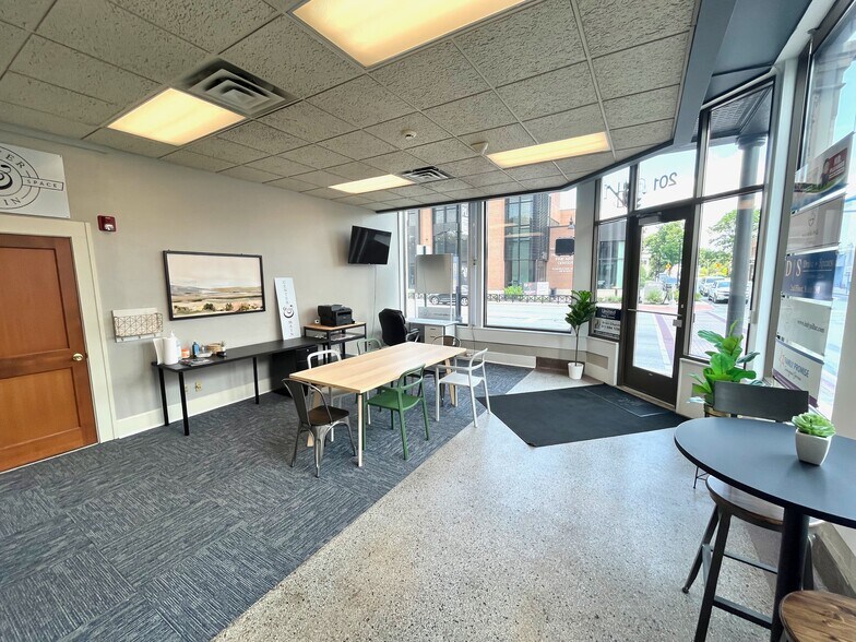 201 W Main St, Plainfield, IN à louer - Hall d’entrée – Image 3 sur 9