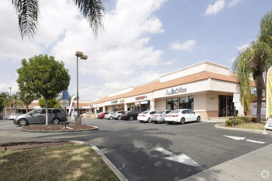 10051 Magnolia Ave, Riverside, CA à louer - Photo principale – Image 1 sur 11