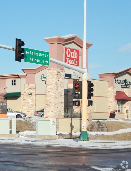 4445 Nathan Ln N, Plymouth, MN à louer - Photo de l’immeuble – Image 3 sur 8