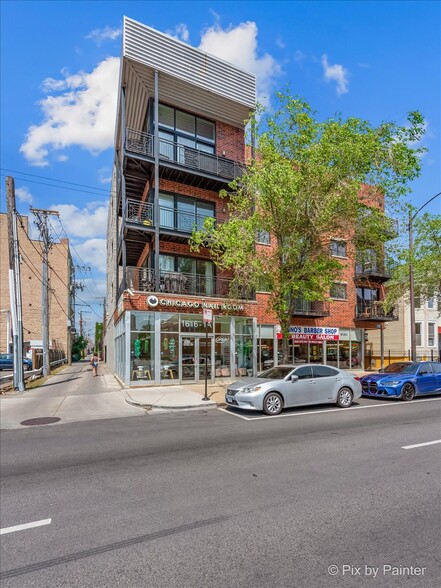 1616 N Western Ave, Chicago, IL à vendre - Photo de l’immeuble – Image 1 sur 19