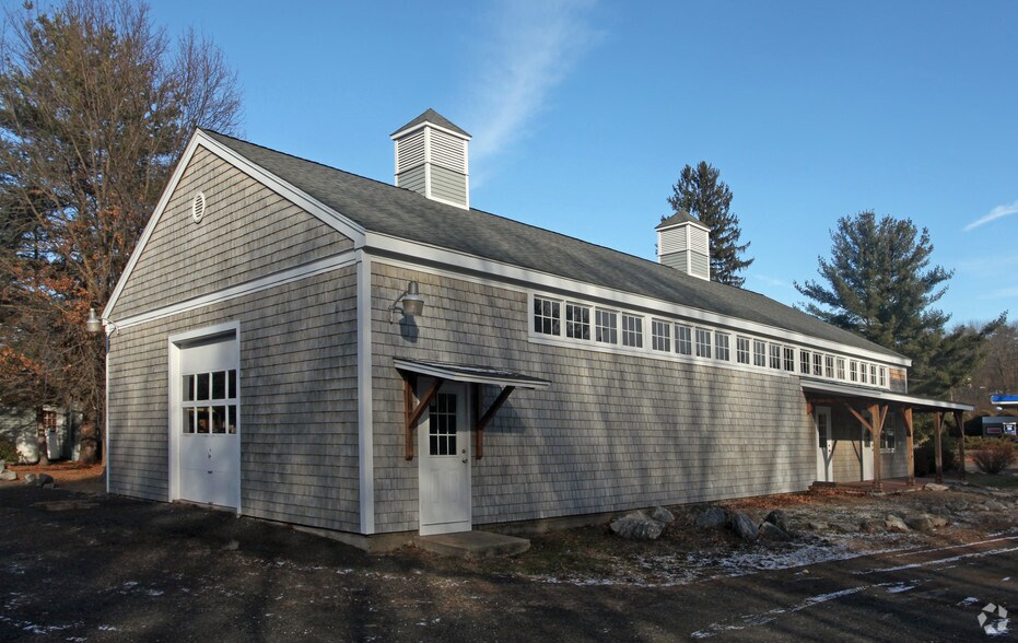 819 Straits Tpke, Middlebury, CT à louer - Photo de l’immeuble – Image 3 sur 5