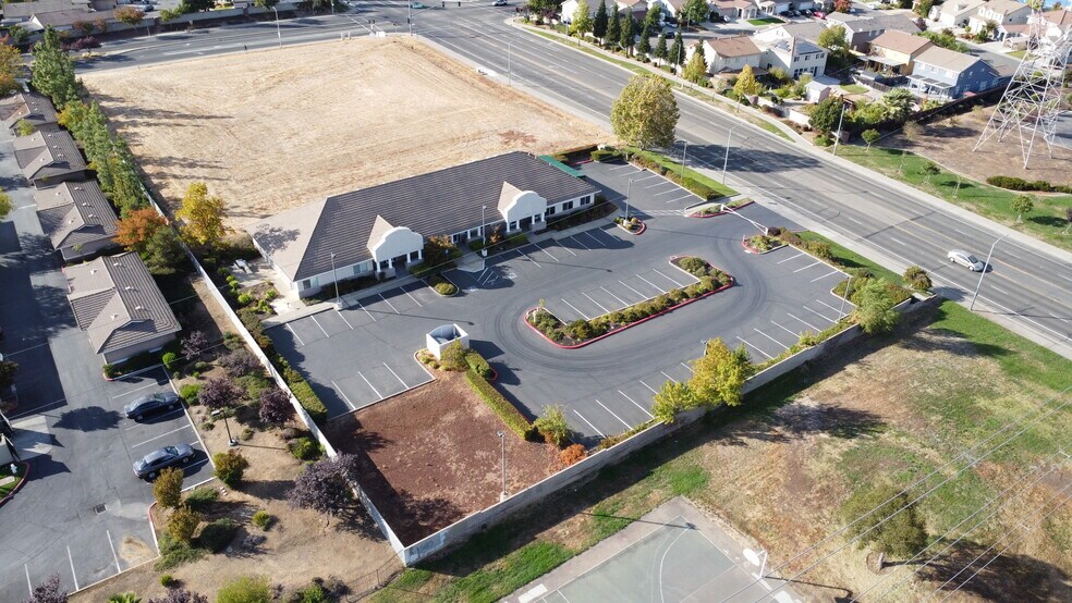 9296 Vintage Park Dr, Sacramento, CA à louer - Photo de l’immeuble – Image 2 sur 7