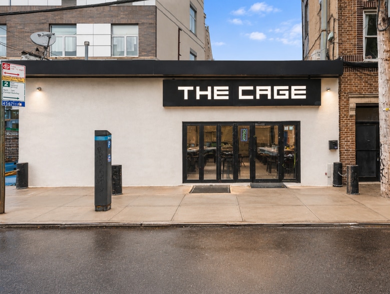 60-59 Myrtle Ave, Flushing, NY à louer - Photo principale – Image 1 sur 16