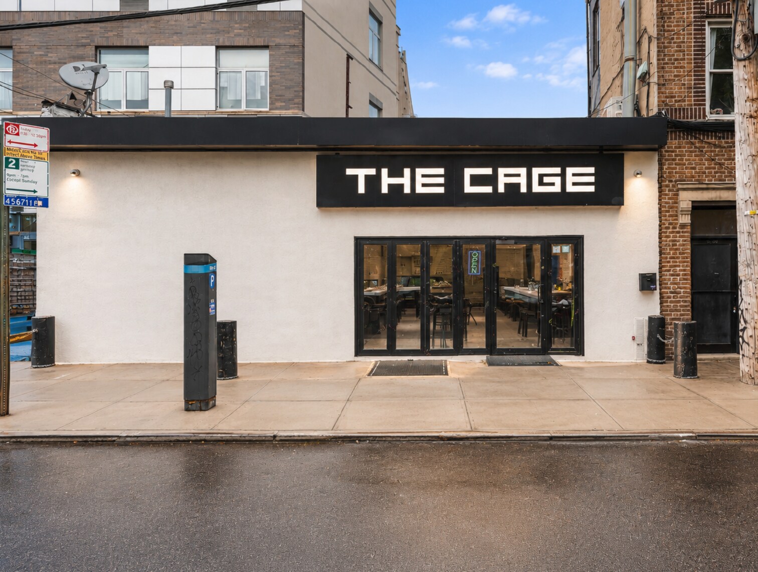 60-59 Myrtle Ave, Flushing, NY à louer Photo principale– Image 1 sur 17
