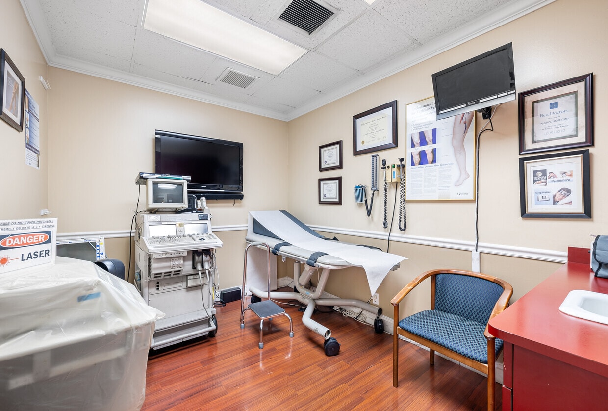 401 E 55th St, New York, NY à louer Photo intérieure– Image 1 sur 2