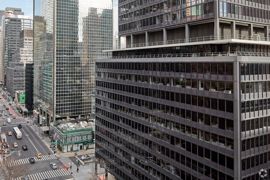 777 Third Ave, New York, NY à louer - Photo de l’immeuble – Image 2 sur 8