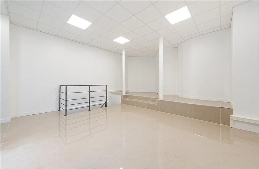 Local commercial dans Paris à louer - Photo de l’immeuble – Image 3 sur 9