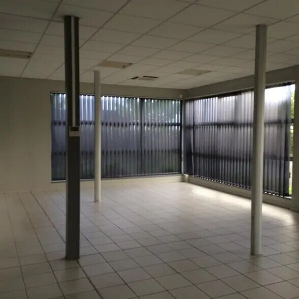 Bureau dans Parçay-Meslay à vendre - Photo de l’immeuble – Image 2 sur 7