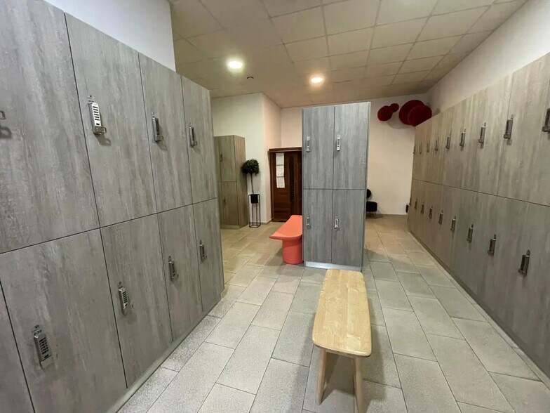 Bureau dans Guyancourt à louer - Photo de l’immeuble – Image 2 sur 3