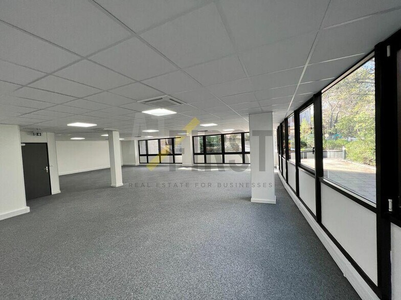 Bureau dans Valbonne à louer - Photo de l’immeuble – Image 2 sur 8