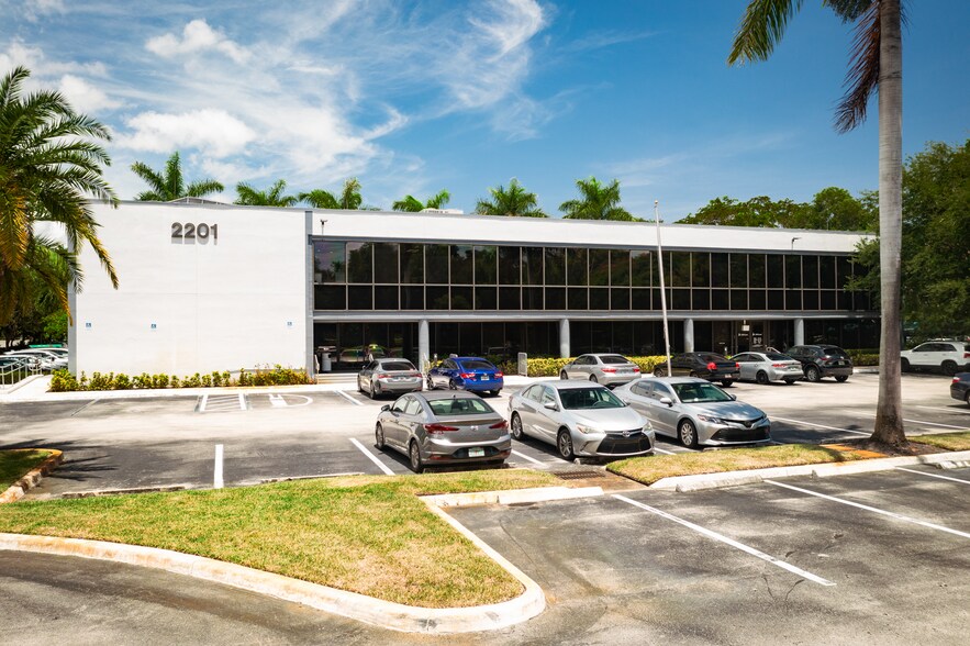 2201 NW Corporate Blvd, Boca Raton, FL à vendre - Photo de l’immeuble – Image 1 sur 13