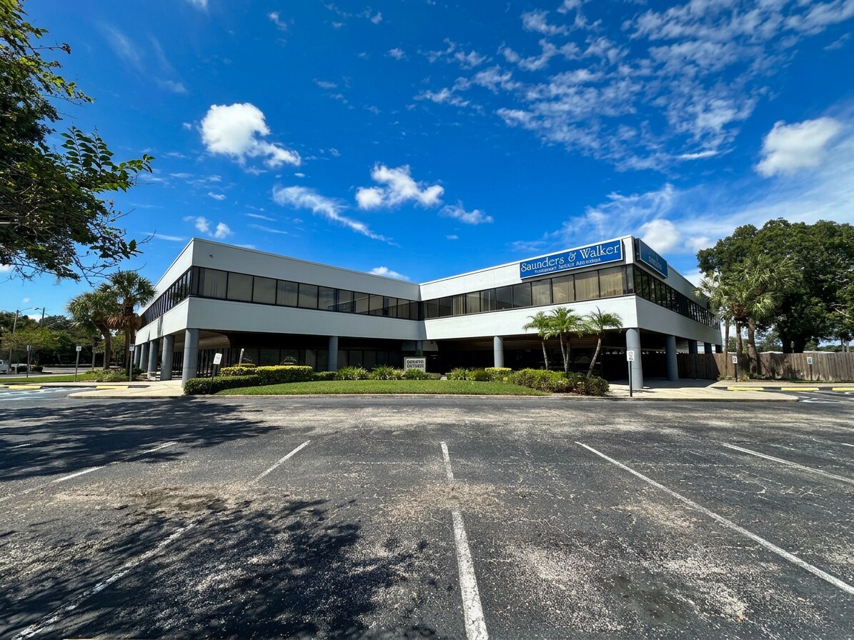 3491 Gandy Blvd, Pinellas Park, FL à louer Photo de l’immeuble– Image 1 sur 7