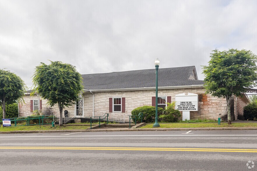 212 E Main St, Linden, TN à vendre - Photo principale – Image 1 sur 1