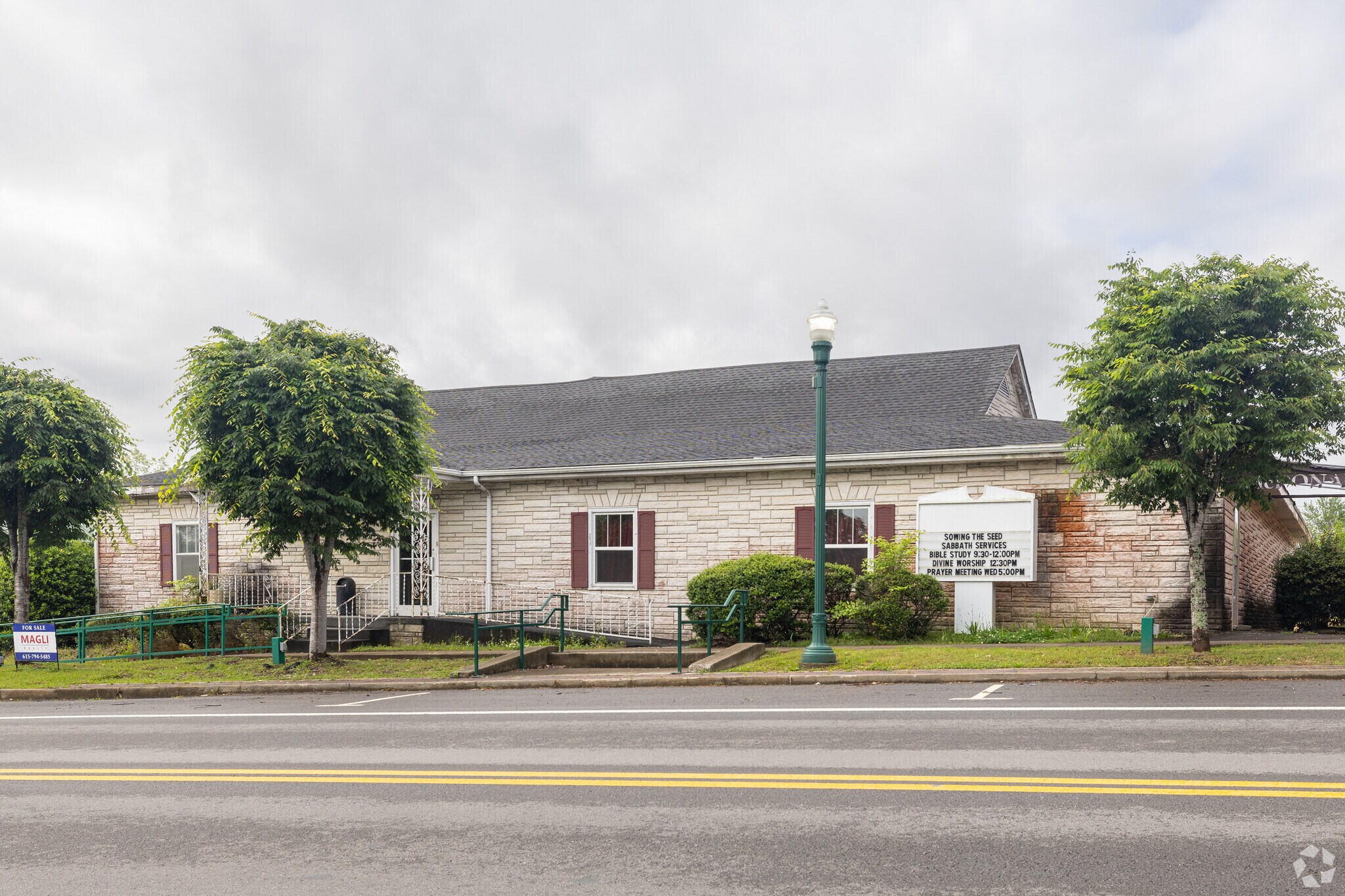 212 E Main St, Linden, TN à vendre Photo principale– Image 1 sur 2