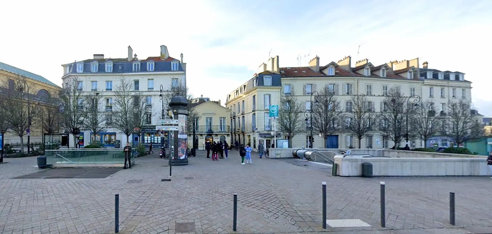 Local commercial dans Saint-Germain-en-Laye à vendre Photo de l’immeuble– Image 1 sur 4