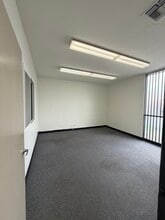 1311 E Chestnut Ave, Santa Ana, CA à louer Photo intérieure– Image 2 sur 5