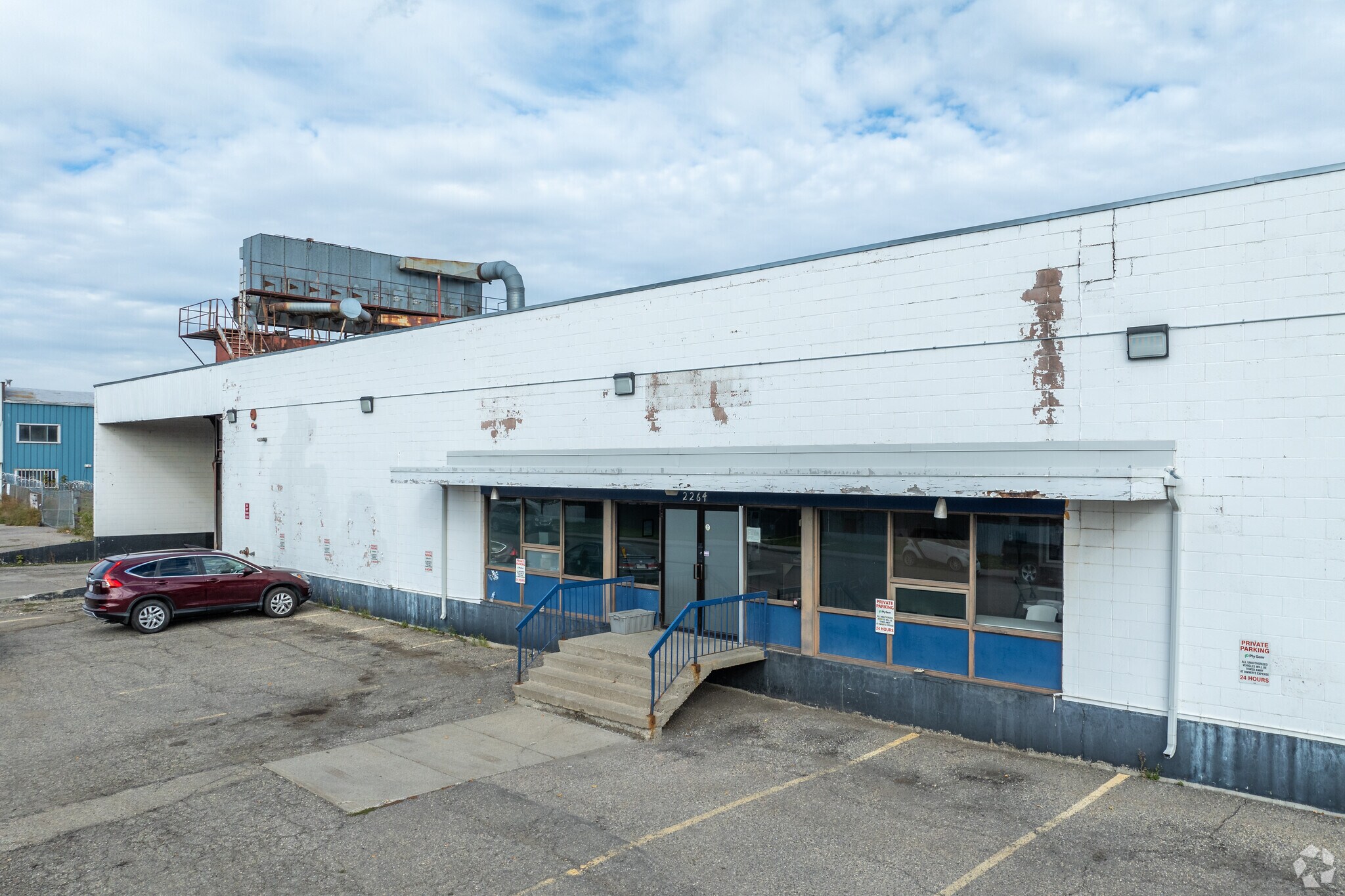 2264 48th St SE, Calgary, AB à louer Photo principale– Image 1 sur 4