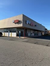 3328-3340 Hillside Ave, New Hyde Park, NY à louer Photo de l’immeuble– Image 2 sur 5