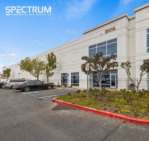 29018 N Hancock Pky, Valencia, CA à louer - Photo de l’immeuble – Image 1 sur 11