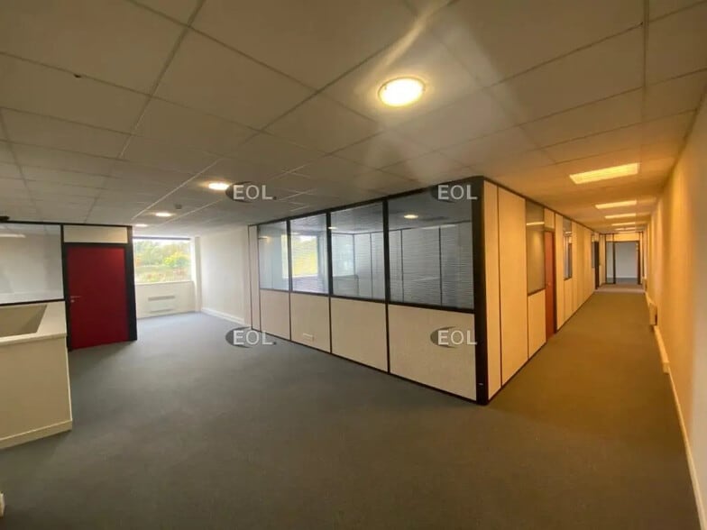 Industriel/Logistique dans Lieusaint à louer - Photo de l’immeuble – Image 2 sur 11