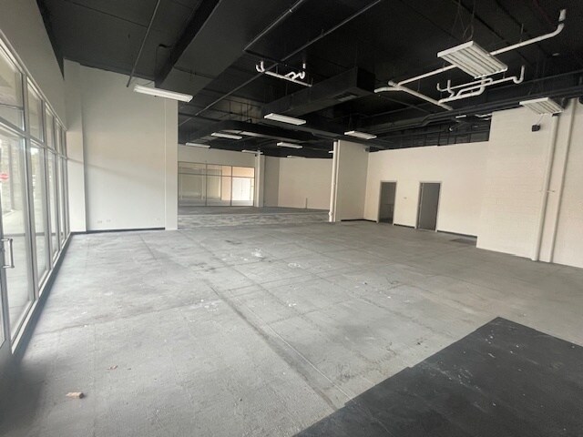 17-19 E Irving Park Rd, Roselle, IL à louer - Photo de l’immeuble – Image 3 sur 10