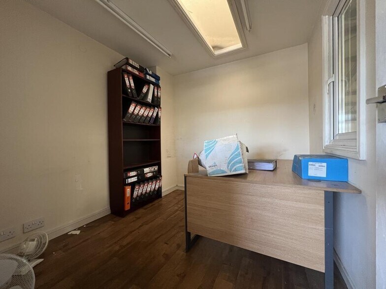 New Rd, Hixon à louer - Photo de l’immeuble – Image 3 sur 9