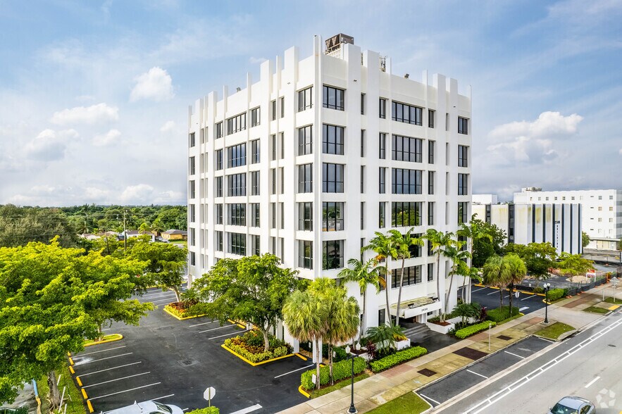 2450 Hollywood Blvd, Hollywood, FL à vendre - Photo principale – Image 3 sur 17
