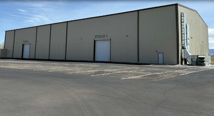 Office-Warehouse Buildings portefeuille de 2 biens à vendre sur LoopNet.fr - Photo principale – Image 2 sur 2