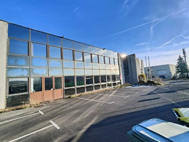 Plus de détails pour Local d’activités à vendre