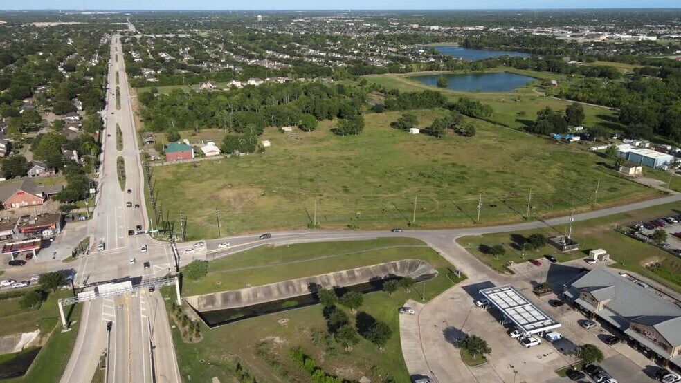 10522 Hughes Ranch Rd, Pearland, TX à vendre - Vidéo sur l’annonce professionnelle – Image 2 sur 7