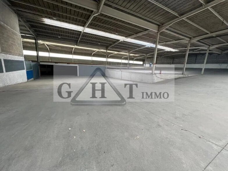 Industriel/Logistique dans La Ville-du-Bois à vendre - Photo intérieure – Image 1 sur 7