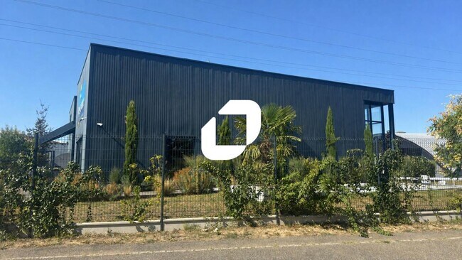 Plus de détails pour Local d’activités à vendre