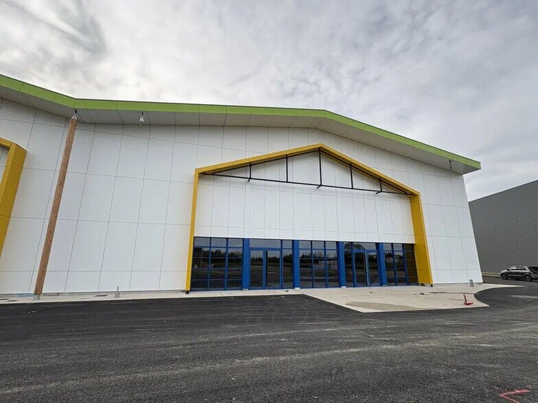 Local commercial dans Virsac à louer - Photo de l’immeuble – Image 1 sur 14